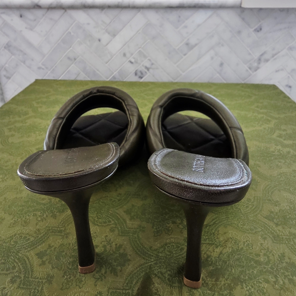 Gorgeous Bottega Veneta Lido Quilted Army Green Heels - Picture 3 of 7